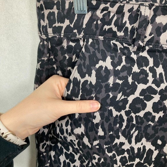 Isaac Mizrahi Shorts Womens Sz 16 Black Gray Leopard Cotton Stretch Chino - Picture 5 of 10